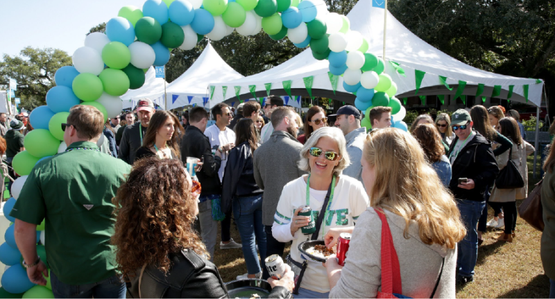 Crowd socializes at Tulane Homecoming weekend